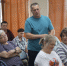 Собрание людей в комнате с оранжевыми шторами. - Bratsk.Irk.Today