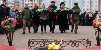 В Братске увековечили память героев: на мемориальном комплексе открыли новую памятную плиту - Bratsk.Org