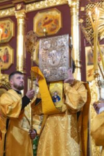 Епископ Константин совершил Всенощное бдение с пением Акафиста святителю Иннокентию Иркутскому в Знаменском соборе города Иркутска