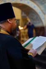 Епископ Константин совершил Всенощное бдение с пением Акафиста святителю Иннокентию Иркутскому в Знаменском соборе города Иркутска